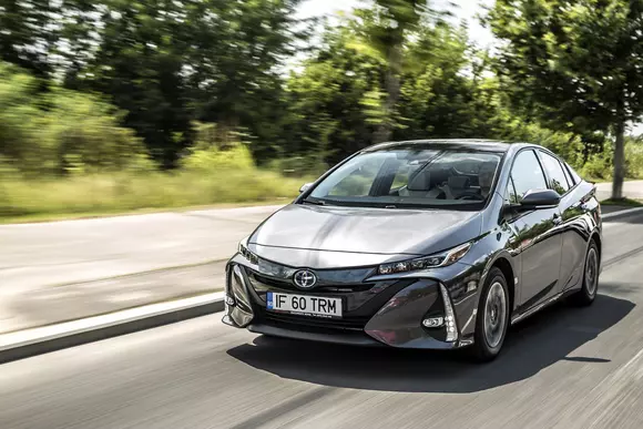 Toyota Prius PHV: Originalul nu se dezice