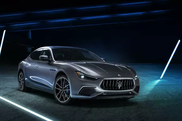 Maserati Ghibli facelift debutează cu un Hybrid de 330 CP