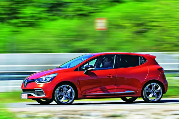 Renault Clio R.S.: Mașină mică cu motor mare. De ce nu?