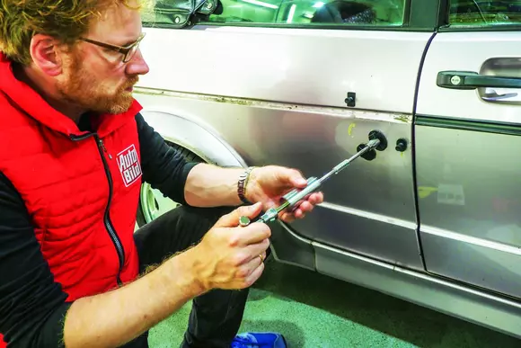 Poți să ieși la vopsea fără să dai un ciocan?