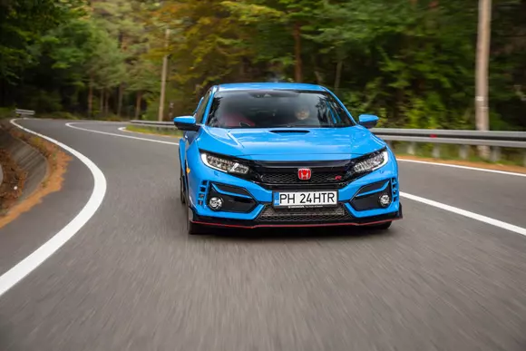 Honda Civic Type R: Roller coaster, baby!