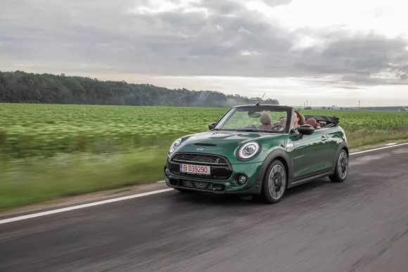 Mini Cabrio Cooper S: Hai cu Mini-n lume!
