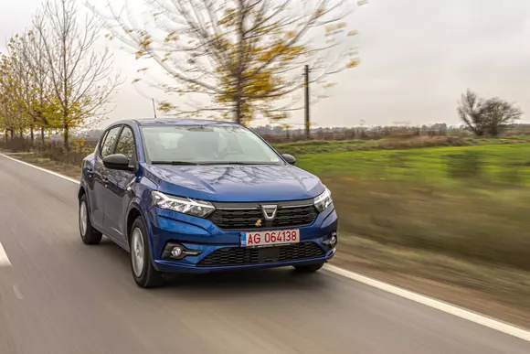 Dacia Sandero: Clio cu altă pălărie