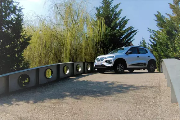 Dacia Spring: o adevărată revoluție în lumea mașinilor electrice accesibile