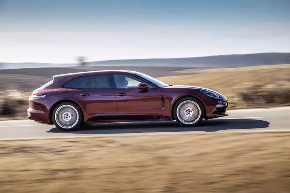 Porsche Panamera Sport Turismo 4S: Visul unei zile de iarnă