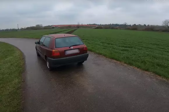 VIDEO: Cât de repede poate să meargă un VW Golf 3 diesel în 2021?