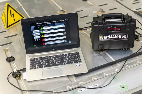 Problemă spinoasă: ce se întâmplă cu bateriile automobilelor electrice scoase din uz?