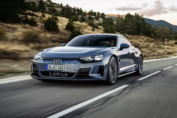 Nu a fost doar un concurs de frumusețe, însă Auto Bild a dat premii și pentru asta. La primire: Audi e-tron GT, sclipirea viitorului.