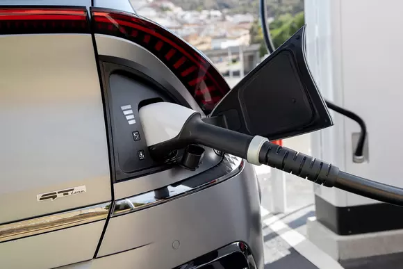 Kia investește în cea mai mare rețea de stații de încărcare ultra-rapide din Europa