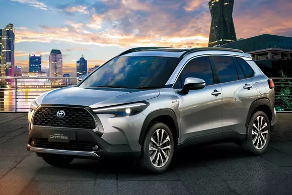 Mișcare tactică subtilă: Toyota Corolla Cross susține acum interesele mărcii pe tema SUV la nivelul clasei compacte.