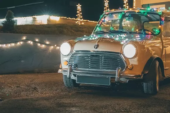 MINI ne transmite cele mai frumoase urări de Crăciun printr-un video de sărbătoare