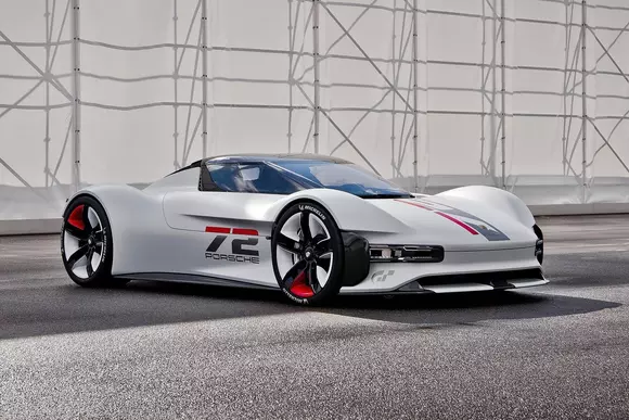 Într-un val de concepte derutante, Porsche Vision Gran Turismo Concept 2021 reiterează (măcar virtual) esența automobilului.