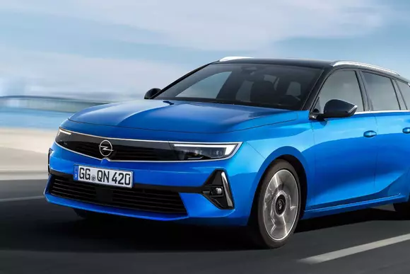 Noul Opel Astra Sports Tourer se prezintă: Cui îi mai trebuie un SUV?