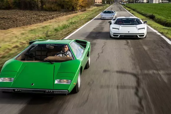 Noul Lamborghini Countach își sărbătorește debutul alături de vechile modele