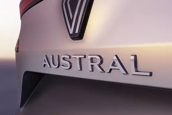 Calitatea percepută va fi argumentul forte al lui Renault Austral. Mai avem o lună până la lansare, dar și câteva imagini noi.