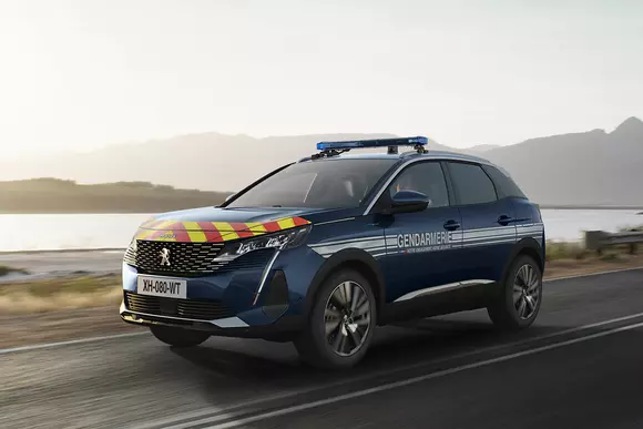 Un fel nuanțat de a spune: situație din ce în ce mai albastră pentru Jandarmerie, dotată de-acum cu Peugeot 3008 Plug-in Hybrid.