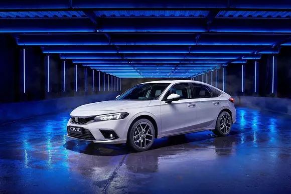 Sistemul hibrid de propulsie este dotare standard la noua Honda Civic e:HEV.