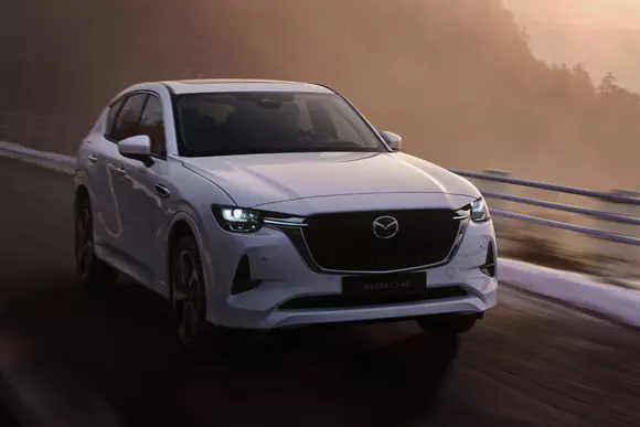 Finețuri nipone, pe alese: oferta stilatei serii Mazda CX-60 include patru niveluri de echipare și cinci pachete opționale.