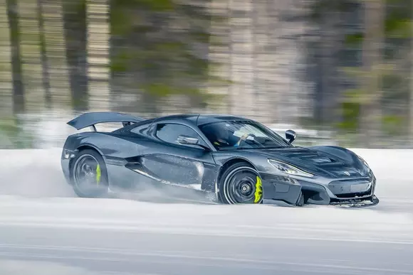 Spotivitatea auto de top a viitorului apropiat se va numi Rimac Nevera. Schimbare de paradigmă în probe.
