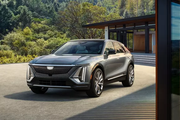 Acapararea segmentului premium de către crossover-SUV-uri e ilustrată și de Cadillac Lyriq – noua tentație americană.