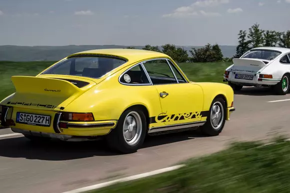 Au trecut 50 de ani de la apariția lui Porsche 911 Carrera RS 2.7. Atunci Porsche a convins lumea că singura limită este cerul.