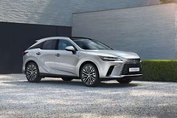 Debut pentru a cincea generație Lexus RX. Noul SUV de vârf al mărcii constituie pilonul major al istoriei Lexus care acum începe.