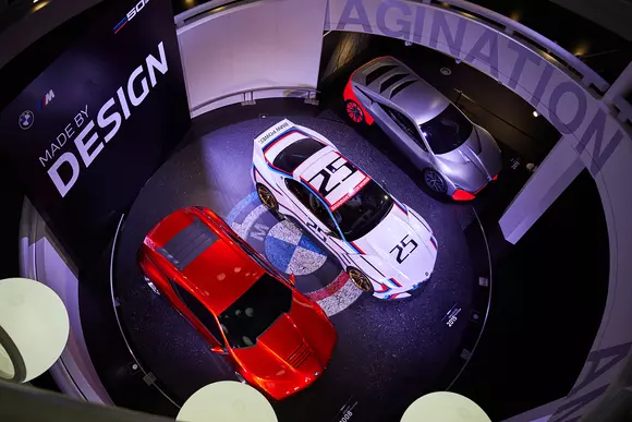 Expoziție specială la muzeul BMW din München pentru cea de-a 50-a aniversare a diviziei M: evoluția, ca o cursă.