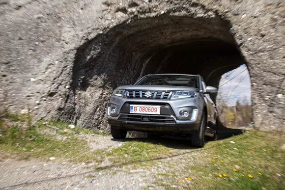 Suzuki Vitara Hybrid: Integrală cu surprize!