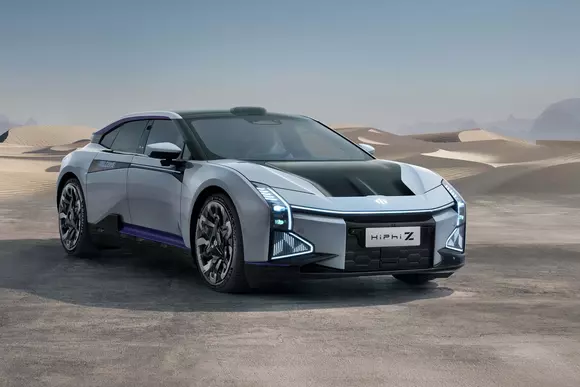 HiPhi Z: super lanterna cu 4.066 de LED-uri și acumulator de 120 kWh