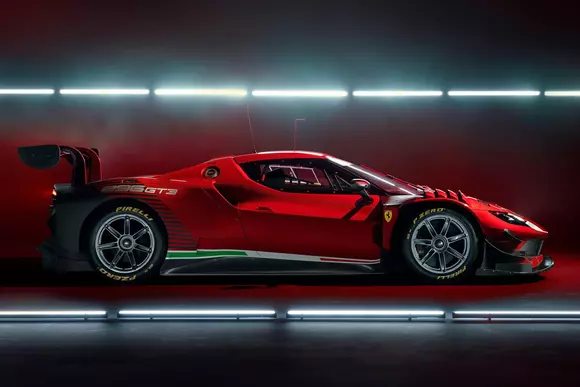 Ce demonstrează Ferrari 296 GT3? Că Maranello chiar păstrează legătura dintre mașinile sport și... sport!