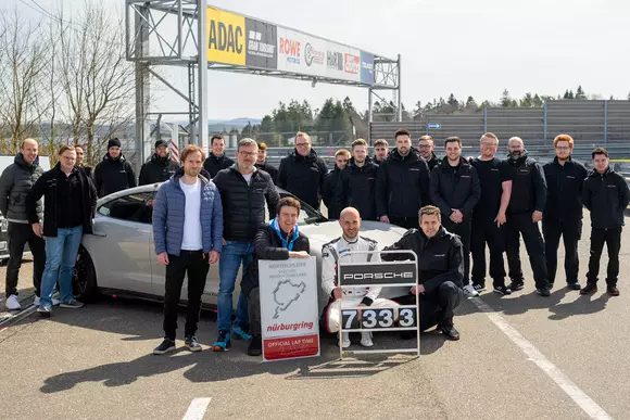 Dotat cu așa-numitul Perfomance Kit furnizat de Tequipment, Porsche Taycan a stabilit un nou record pe circuitul Nürburgring.