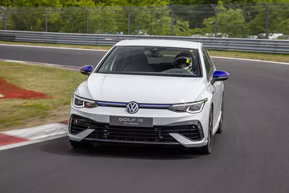 Exclusivism real, nu doar o idee formală: ediția aniversară Golf R „20 Years” și-a pus semnătura pe Nürburgring!