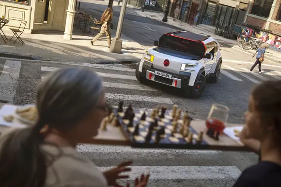 Citroën oli [all-ë] este fratele mai mare al lui Ami. Deocamdată doar la stadiu de concept