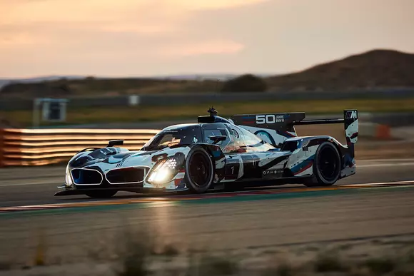 Mai e ceva timp până la debutul competițional, dar specialiștii vor să fie siguri că BMW M Hybrid V8 „are cu ce!”