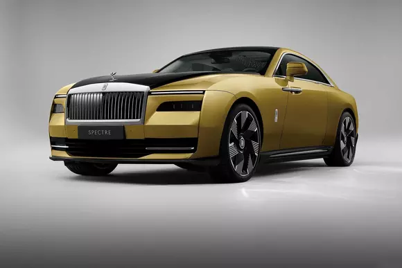 Celebra marcă britanică a prezentat coupé-ul Rolls-Royce Spectre, primul său automobil electric destinat comercializării.