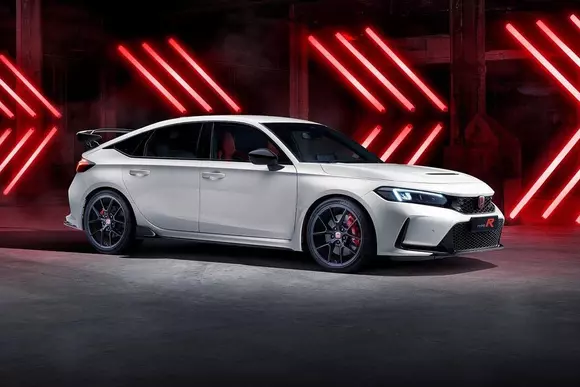 De la SUV eco, la hot-hatch: Honda România prezintă noile modele Civic e:HEV și Civic Type R la Salonul Auto București