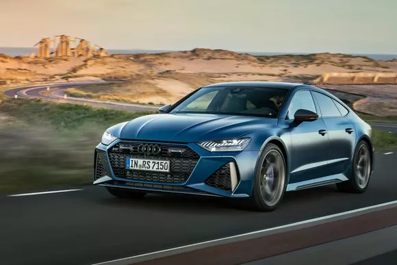 Nu spune „quattro” la denumire, dar Audi RS7 Sportback Performance folosește din plin tracțiunea integrală în scop dinamic.