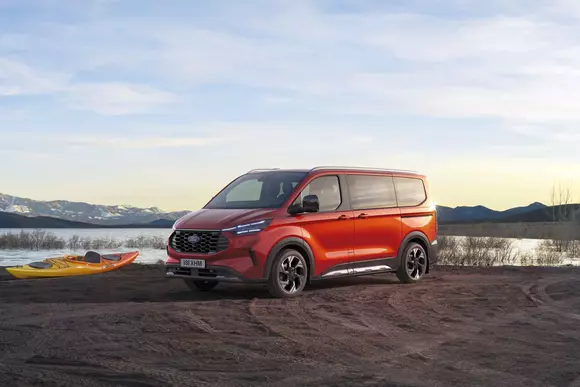 100% electric: Ford Pro dezvăluie noul E-Tourneo Custom