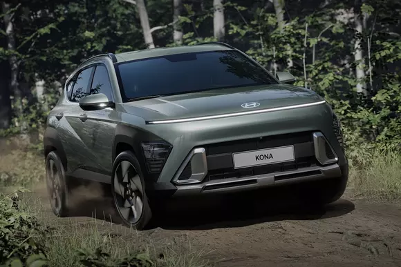 Când s-a învechit Hyundai Kona? Nici noi nu știm (poate nu s-a învechi încă?), dar coreenii tocmai au lansat o nouă generație.