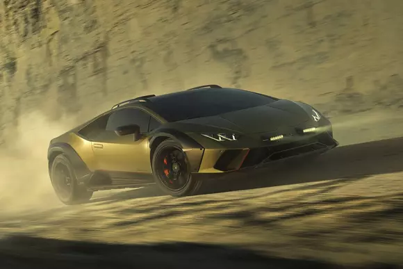 Reinterpretare radicală a sportivității, Lamborghini Huracan Sterrato vizează pilotajul pe suprafețe mai puțin închegate.