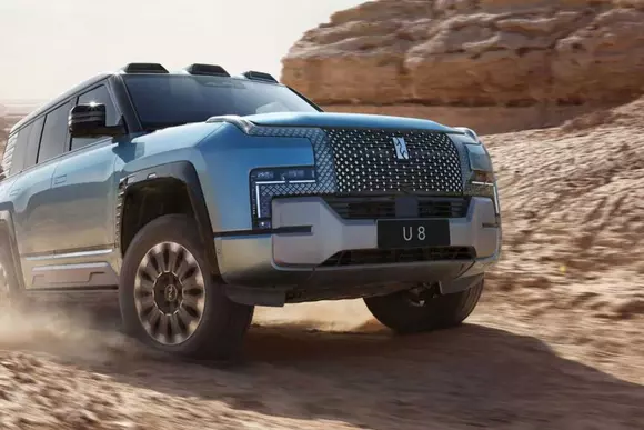 BYD YangWang U9 este super SUV-ul electric chinezesc care știe să facă piruete