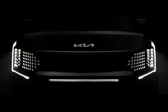 Ușor-ușor, marele SUV electric Kia EV9 va ieși la lumină în acest început de primăvară. Imaginile teaser sunt promițătoare.