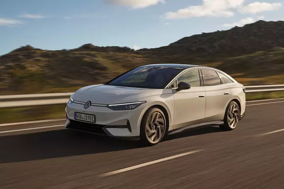 Cu șapte, ca să fie ușor de ținut minte: sedanul electric VW ID.7 are o autonomie de 700 km. Teoretic, cel puțin.