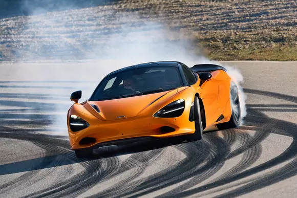 Englezii de la McLaren insistă pe o cale la care alții renunță: cea a sportivității clasice.