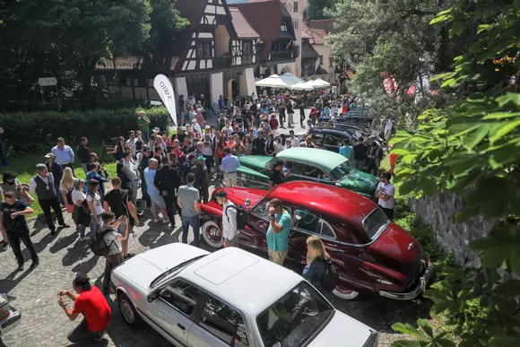 Prezenţe internaţionale şi poveşti spectaculoase la Concursul de Eleganţă Sinaia 2023