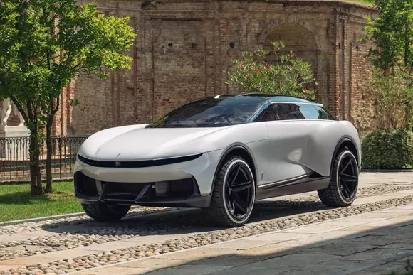 Realizare stilistică remarcabilă, dar temă stereotipă (adică SUV premium foarte mare): pe scurt, Pininfarina Pura Vision Concept.