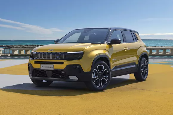 Captain America a arătat cum ajungi supererou din pirpiriu, iar Jeep Avenger o face pe post de BEV în clasa mică.