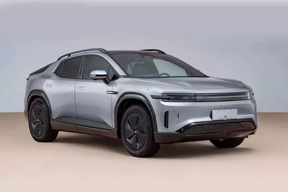 Preluând stilul conceptului prezentat în 2023, Changan Qiyuan E07 va debuta în 2024 ilustrând ideea de pick-up versatil-sportiv.