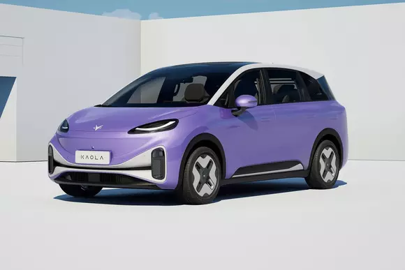 Proiectat ca un MPV de familie cât se poate de prietenos, BAIC ArcFox Kaola activează percepțiile irezistibile ale copilăriei.