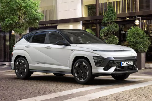 Cum poate să arate o tușă sport pe un design auto SF? Hyundai Kona Electric N Line vine cu o demonstrație pe această temă.